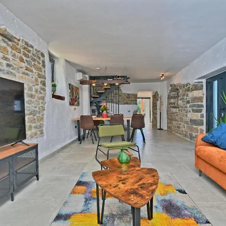 Casa de Férias Mit Privatpool Fuer 6 Personen Ca 105 Qm In Marusici, Istrien Binnenland Von Istrien Momjan