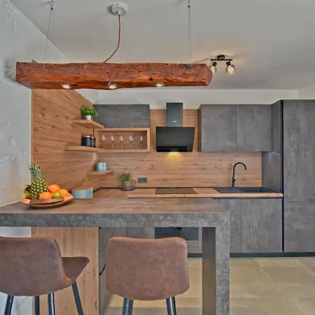 Mit Privatpool Fuer 6 Personen Ca 105 Qm In Marusici, Istrien Binnenland Von Istrien Casa de Férias Momjan
