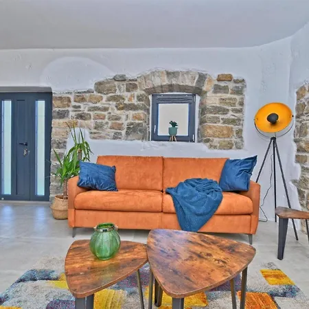 Casa de Férias Mit Privatpool Fuer 6 Personen Ca 105 Qm In Marusici, Istrien Binnenland Von Istrien *