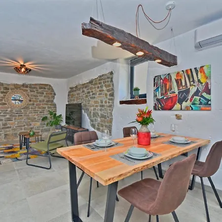Mit Privatpool Fuer 6 Personen Ca 105 Qm In Marusici, Istrien Binnenland Von Istrien *