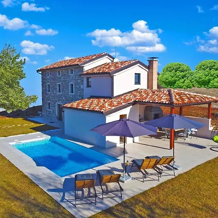 Mit Privatpool Fuer 6 Personen Ca 105 Qm In Marusici, Istrien Binnenland Von Istrien * Momjan