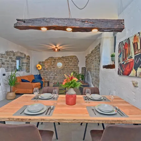 Mit Privatpool Fuer 6 Personen Ca 105 Qm In Marusici, Istrien Binnenland Von Istrien 別荘 Momjan